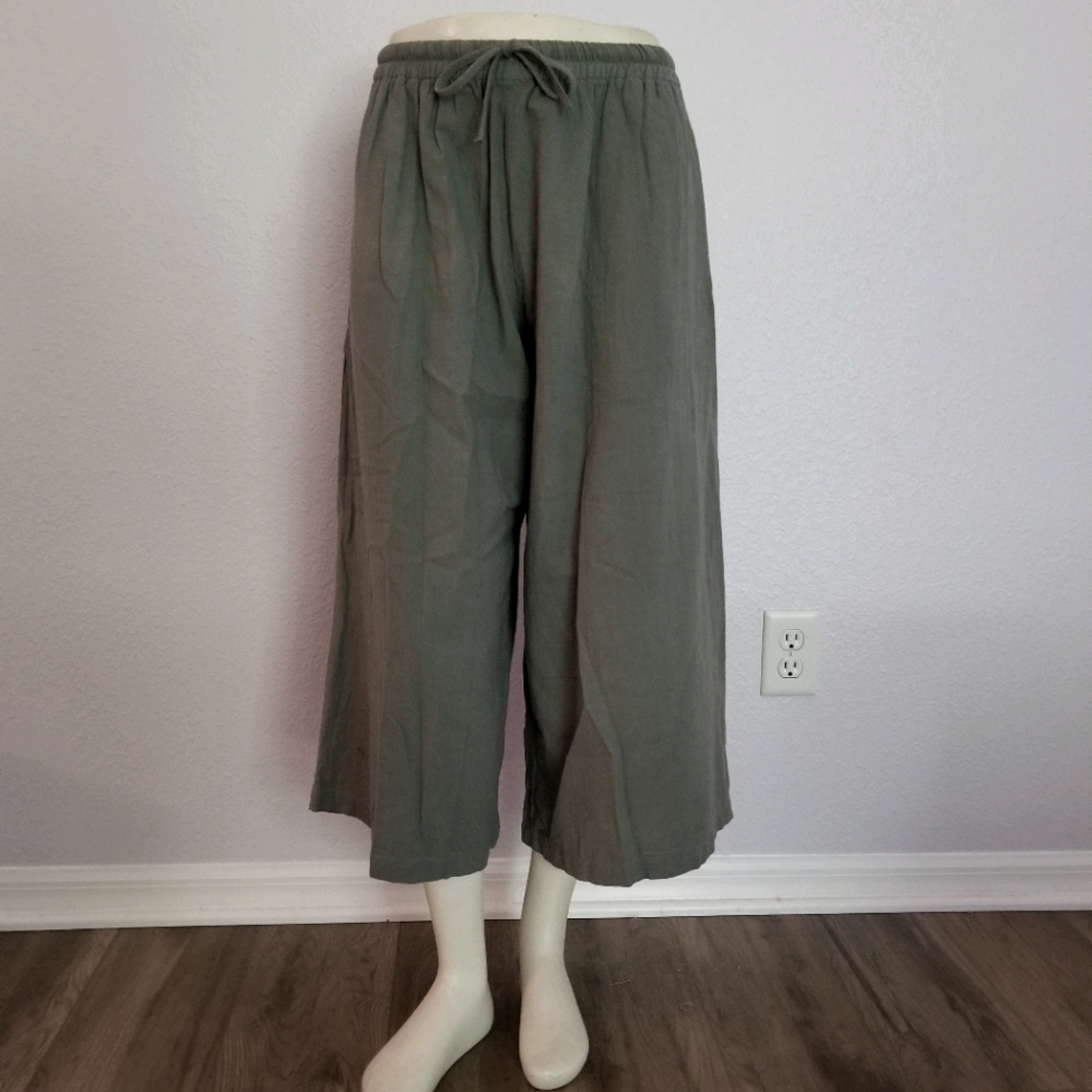 JP&Mattie sage green flared capris pants
